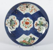 Teller, Porzellan, famille verte, puderblauer Fond, China, Kangxi, 18.Jh.