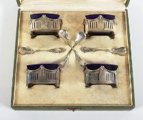 vier Salieren mit Gewürzlöffeln, Silber 800/ooo, Etui, deutsch, A.20.Jh.