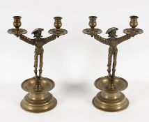Paar figürliche Leuchter, Messing