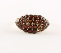 Granatring, 585/ooo Gelbgold, ein Stein fehlt, 4,1g