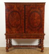 Stollenschrank, Niederlande, um 1700