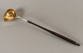 Suppenkelle, lötiges Silber, Griff Holz, deutsch, um 1820, Nachlass Grillo