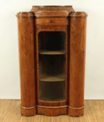 Eckvitrine, wohl deutsch, 19.Jh.