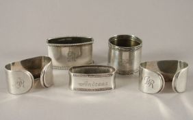 Konvolut vier Serviettenringe, Silber 800-835/ooo, deutsch, 20.Jh., bggb. ein versilberter Serviette