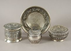 vierteiliges Konvolut, drei Dosen und ein Teller, Silber, Burma, Indien, 20.Jh.