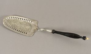 Heber, Silber 12lötig, Griff Horn und Bein, deutsch, um 1820, Nachlass Grillo