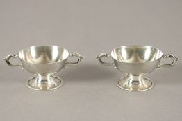 zwei Miniatur-Henkelschalen, Silber 800/ooo, A.20.Jh., Nachlass Grillo