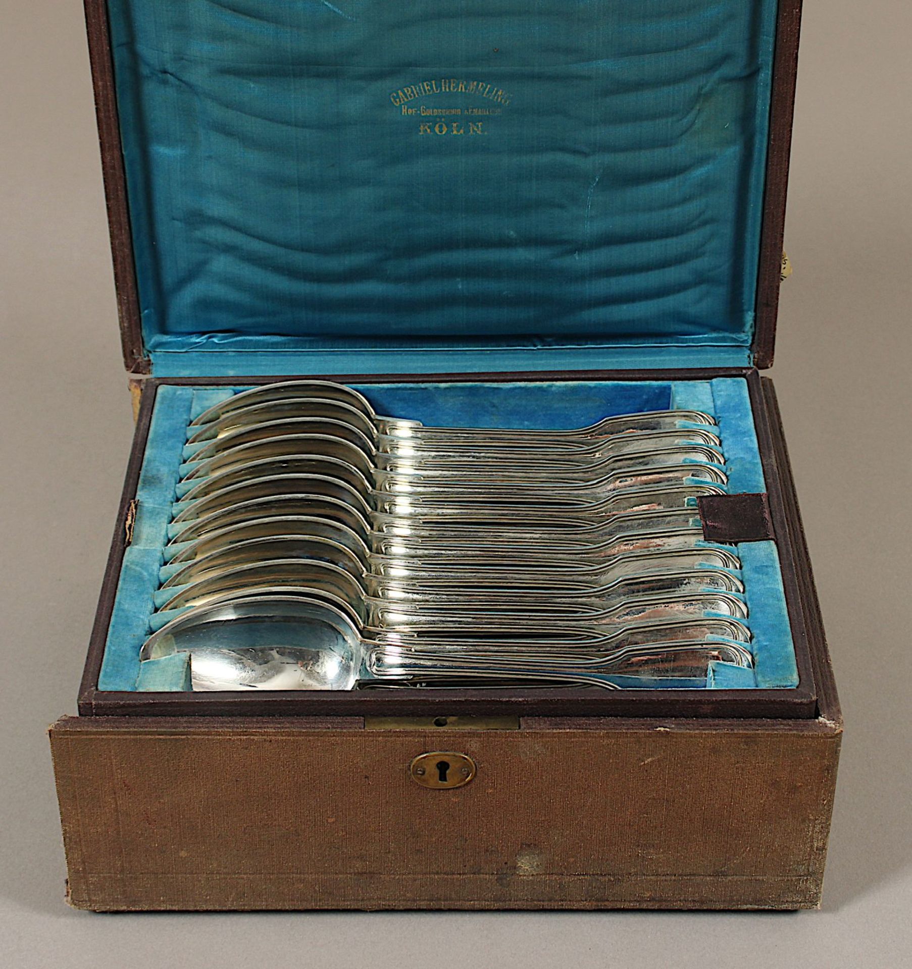 Speisebesteck für zwölf Personen, Silber 800/ooo, Augsburger Faden, deutsch, um 1900, Etui - Bild 4 aus 5