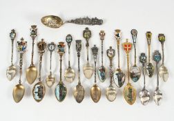 Konvolut zwanzig Souvenierlöffel, Silber, Metall versilbert, deutsch, um 1900