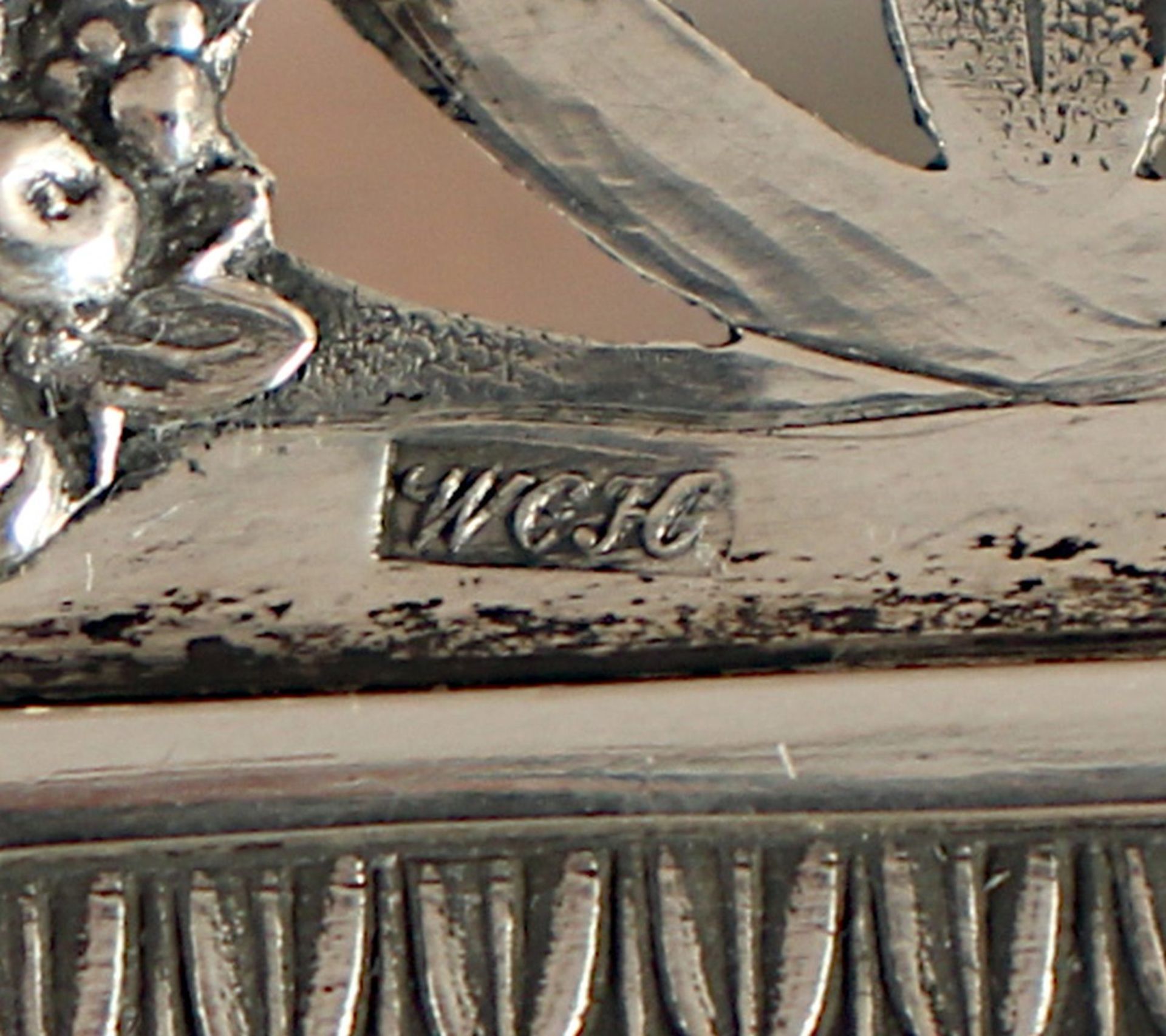 Tablett, lötiges Silber, Wilhelm Conrad Hessenberg, Frankfurt a.M., deutsch, um 1800 - Bild 3 aus 3