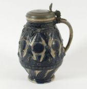 Birnbauchkrug, Steinzeug, Westerwald, datiert 1667