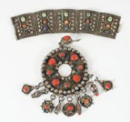 Ethnoschmuck, silberhaltige Legierung, Anhänger und Armband, Koralle und Türkis, 