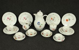 Kaffeeservice für sechs Personen, Blumen und Schmetterlinge, KPM Berlin, 20.Jh.