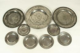 neun Platten und Teller, vornehmlich England 17./18.Jh., Nachlass Grillo
