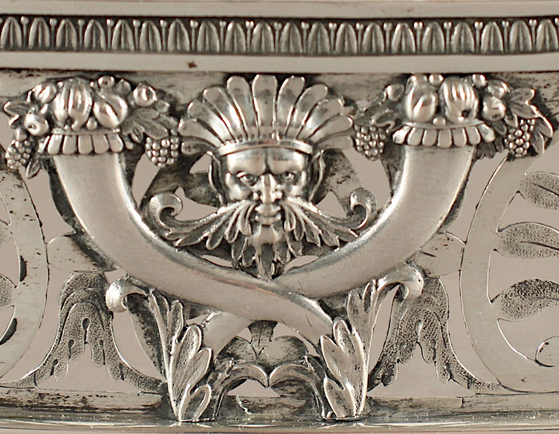 Tablett, lötiges Silber, Wilhelm Conrad Hessenberg, Frankfurt a.M., deutsch, um 1800 - Bild 2 aus 3