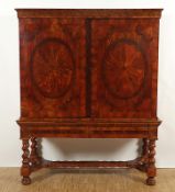 Stollenschrank, Niederlande, um 1700