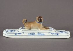 Briefbeschwerer mit Mops, Meissen, E.19.Jh., Nachlass Grillo