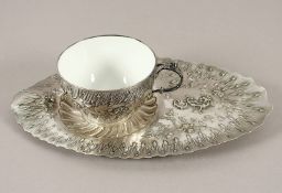 Tasse mit Tablett, Silber 950/ooo, Tasse innen Porzellan, deutsch, um 1900, Nachlass Grillo