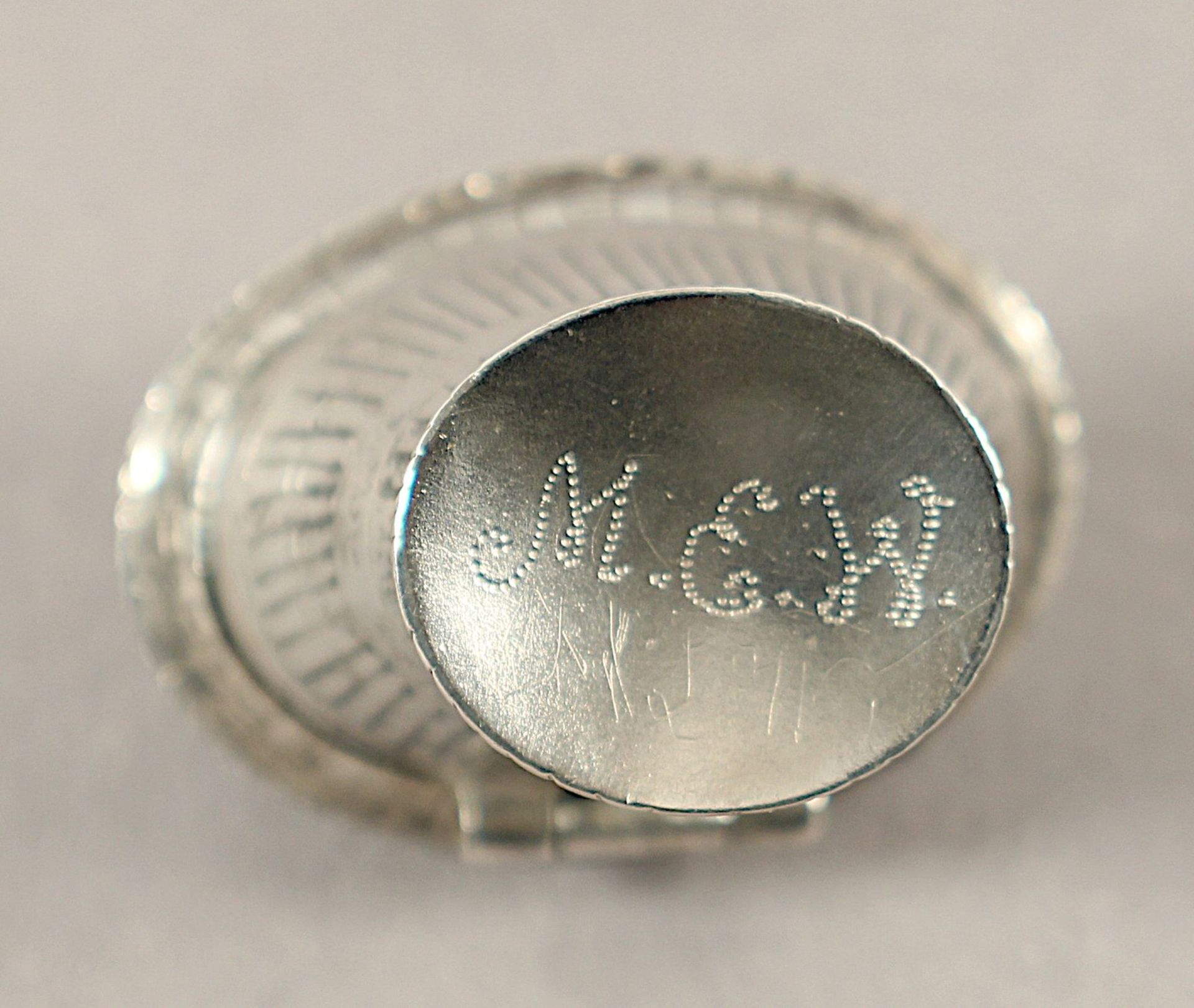 Riechdose, Silber, E.18.Jh. - Bild 2 aus 2