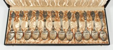 zwölf Löffel mit Märchenmotiven, Silber 826/ooo, Kopenhagen, 1942, Nachlass Grillo