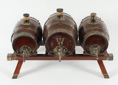 drei Digestif-Fässchen auf Gestell, wohl England, 20.Jh., Nachlass Grillo