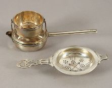 Zwei Teesiebe, 925-950/ooo, eines Jean Puiforcat, England / Frankreich, A.20.Jh., Nachlass Grillo