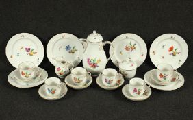 Kaffeeservice für sechs Personen, Blumen und Schmetterlinge, KPM Berlin, 20.Jh.