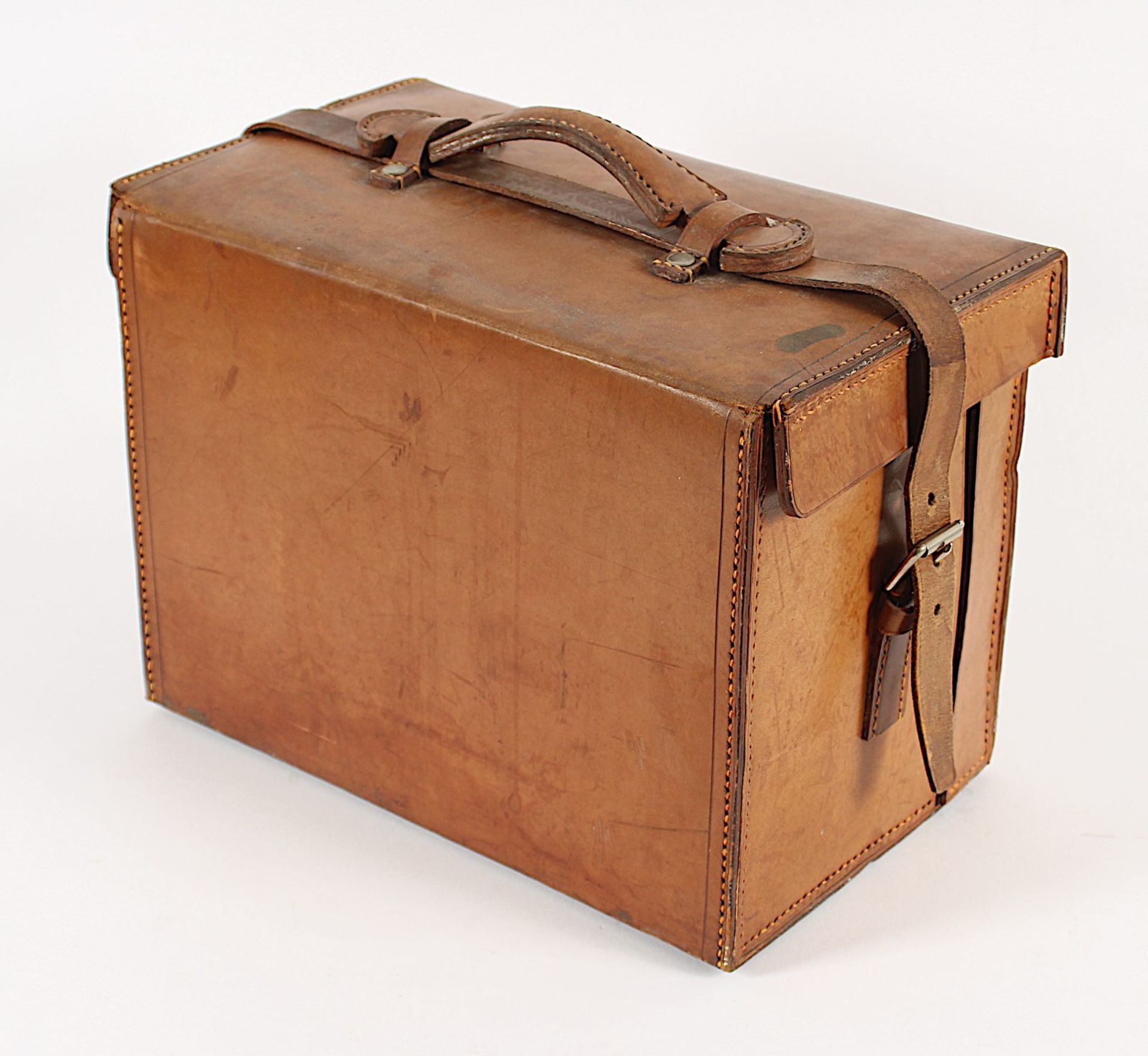 Picknickkoffer für drei Personen, Leder, Silber, Porzellan, Glas, deutsch, um 1900 - Bild 4 aus 5