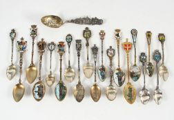 Konvolut zwanzig Souvenierlöffel, Silber, Metall versilbert, deutsch, um 1900