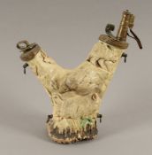 Geweihgabel-Pulverflasche, Hirschhorn, deutsch, E.19.Jh.