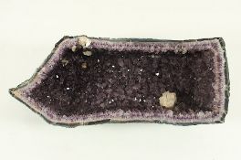 Amethystendruse mit Igel, L 70