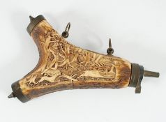 Geweihgabel-Pulverflasche, Hirschhorn, deutsch, E.19.Jh.