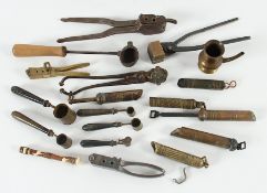 Konvolut Zubehör meist für Vorderlader, Metall, Holz, 19./20.Jh.