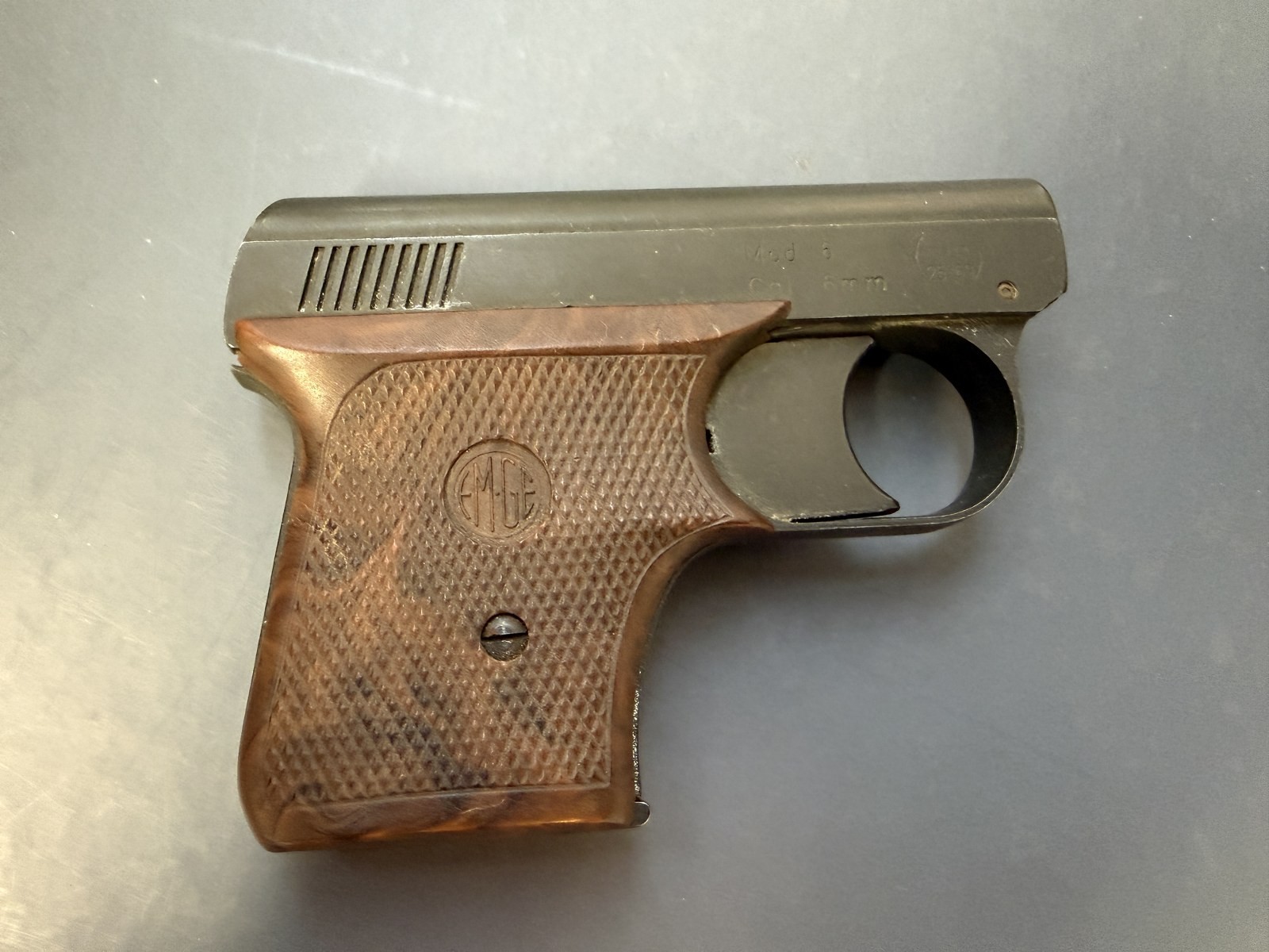 A blank firing starter pistol