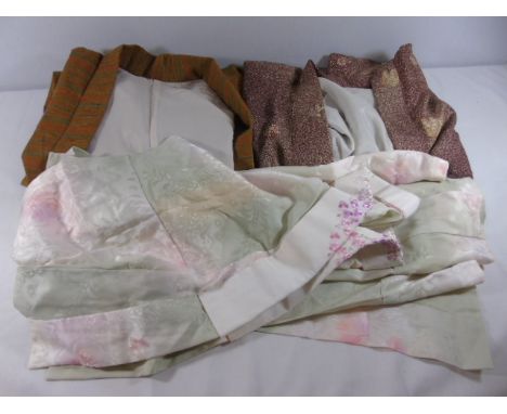 Vintage case with approx. 15 Kimonos