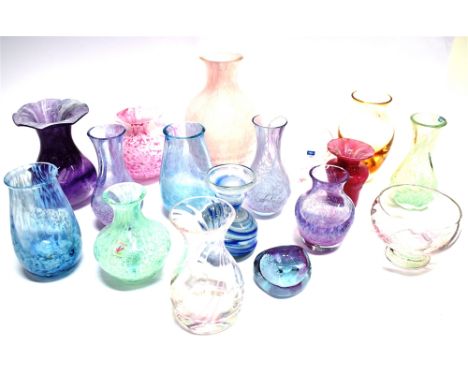SEVENTEEN PIECES OF CAITHNESS AND SIMILAR GLASS  the largest pink and clear glass vase 17cm high