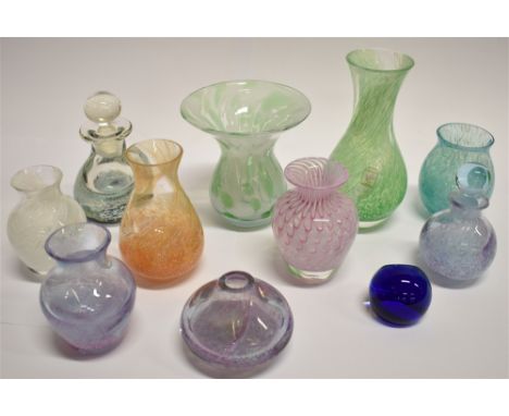 ELEVEN PIECES OF CAITHNESS AND SIMILAR GLASS  the largest green glass vase 16.5cm high
