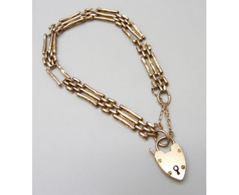 A 9ct gold gate bracelet, 10g, 7mm wide