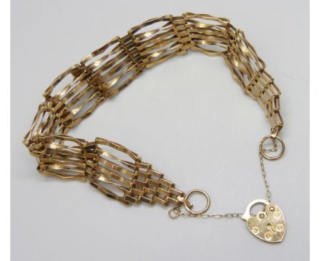 A 9ct gold gate bracelet, 7.5g, 1.6cm link width