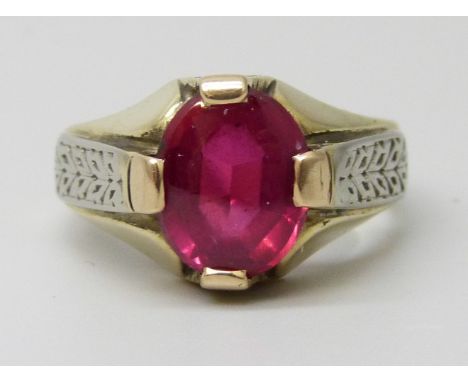 A 14k gold cabochon ruby ring, 6.6g, M