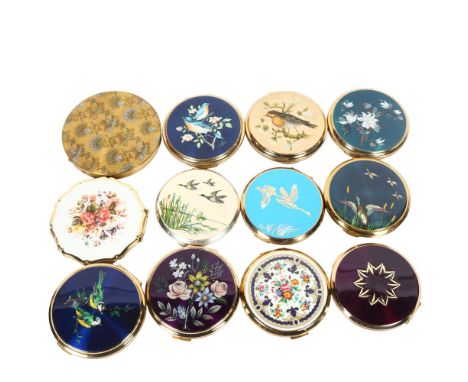 A quantity of Vintage compacts, including Stratton, Vanity Fair, and various other designs (12) 