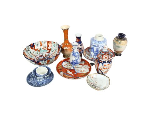 A group of Oriental ceramics, to include Imari vases, Japanese vase, hexagonal caddy, Imari plates bowls etc 
