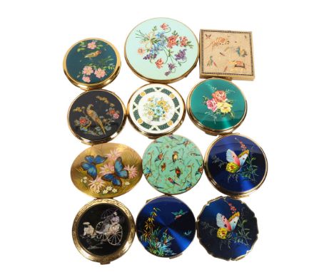 A quantity of Vintage compacts, including Stratton, and various other designs (12) 