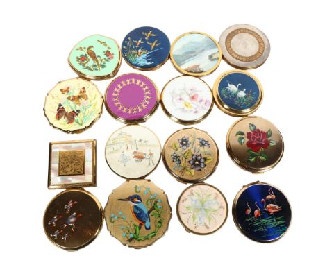 A quantity of Vintage compacts, including Stratton, Gamities, Melissa, etc (16) 