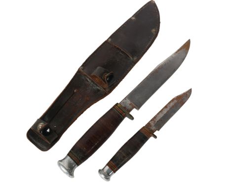 A graduated pair of Vintage drop point knives, in original fitted leather scabbard 