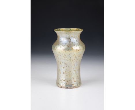 Kleine Vase ''candia Papillon'' Loetz Wwe., Klostermühle, um 1900 Farbloses Glas mit flächiger Kröseleinschmelzung in Silberg