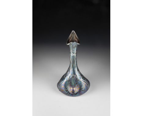 Vase in Form eines Rosensprenggefäßes mit galvanisiertem Feinsilber-Dekor ''Rubin Phänomen Gre 6893'' Loetz Wwe., Klostermühl