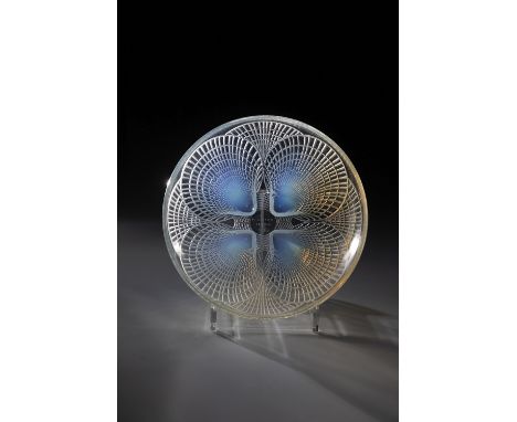 Schale ''Coquilles N° 2'' René Lalique, Wingen-sur-Moder, 1924 Farbloses, partiell opalisierendes Glas, in die Form gepreßt, 