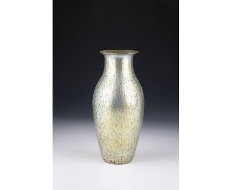 Vase ''candia Papillon'' Loetz Wwe., Klostermühle, um 1900 Farbloses Glas mit flächiger Kröseleinschmelzung in Silbergelb. Ma