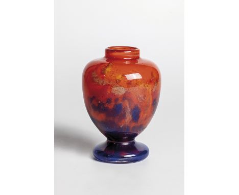 Kleine Vase Muller Frères, Lunéville, 1920er Jahre Farbloses Glas mit fleckiger Farbeinschmelzungen in Orange, Blau und Gelb.